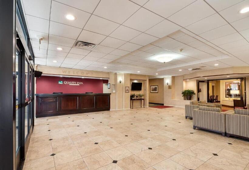 Отель Quality Inn