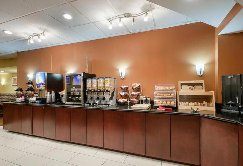 Отель Quality Inn