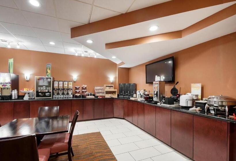 Отель Quality Inn