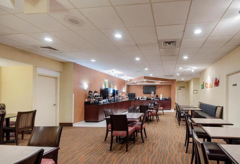 Отель Quality Inn