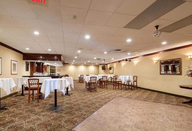 Отель Quality Inn