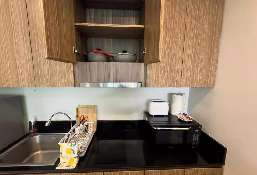 ペンション The Viva Patong