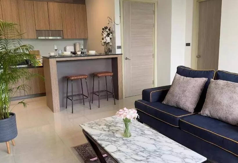 ペンション The Viva Patong