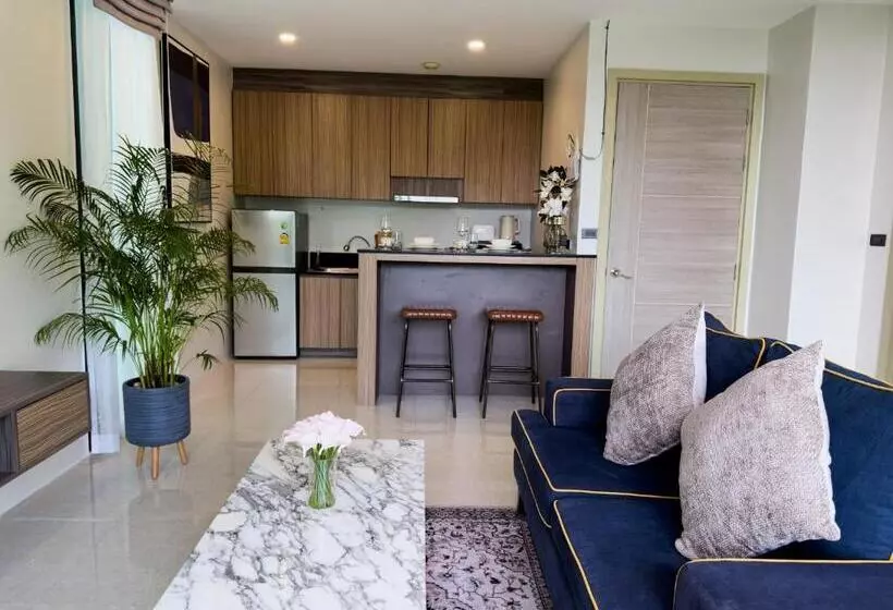 ペンション The Viva Patong