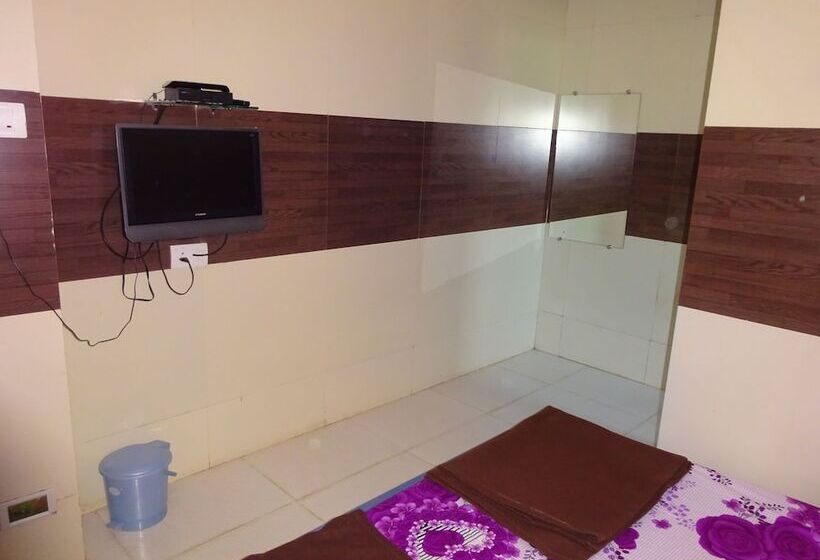 Отель Sai Leela