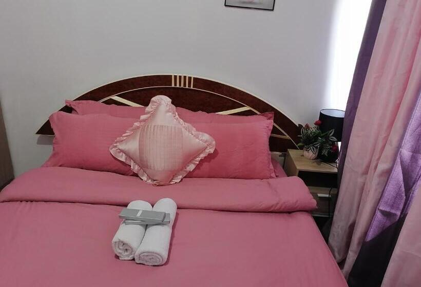 הוסטל Lili Condotel