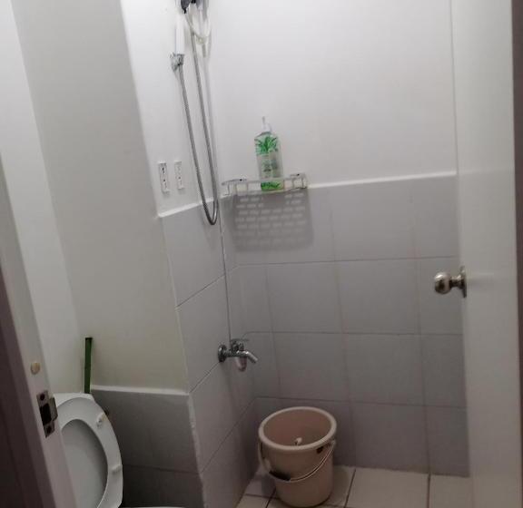 הוסטל Lili Condotel