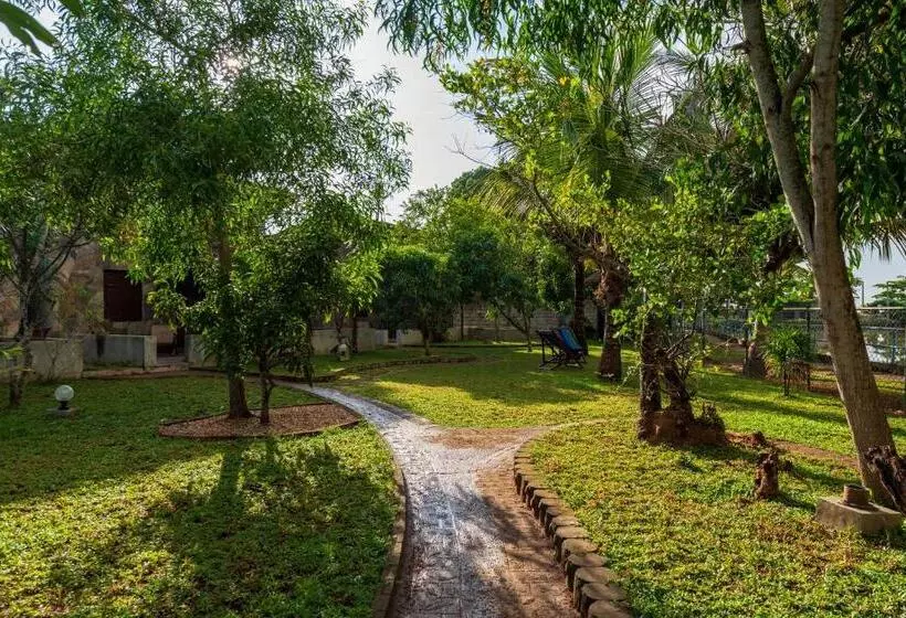 Hotelli Queens Mount Tri Villas