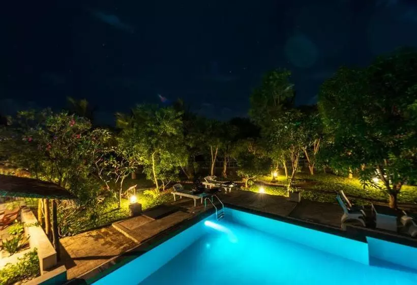 Hotelli Queens Mount Tri Villas