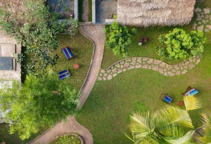 Hotelli Queens Mount Tri Villas