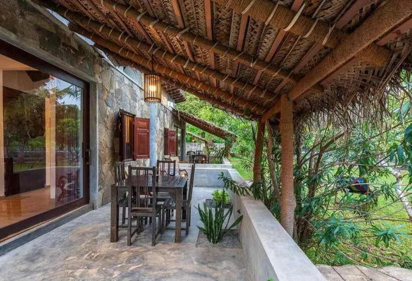 Hotelli Queens Mount Tri Villas