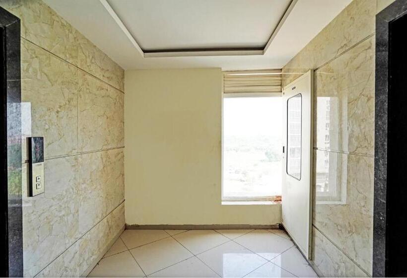 ホテル O Anirbhav Dham