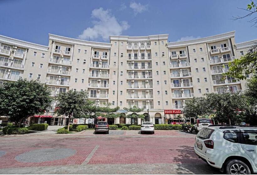 ホテル O Anirbhav Dham