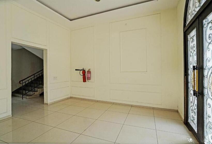 ホテル O Anirbhav Dham