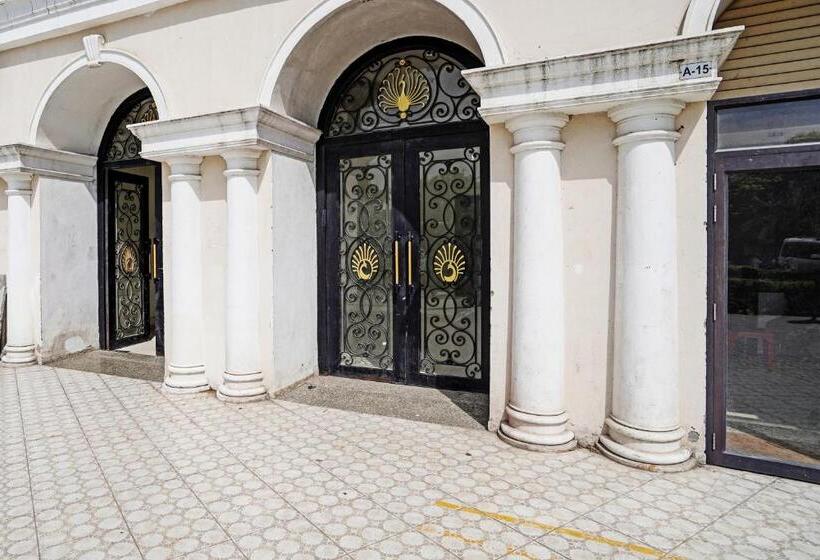 ホテル O Anirbhav Dham