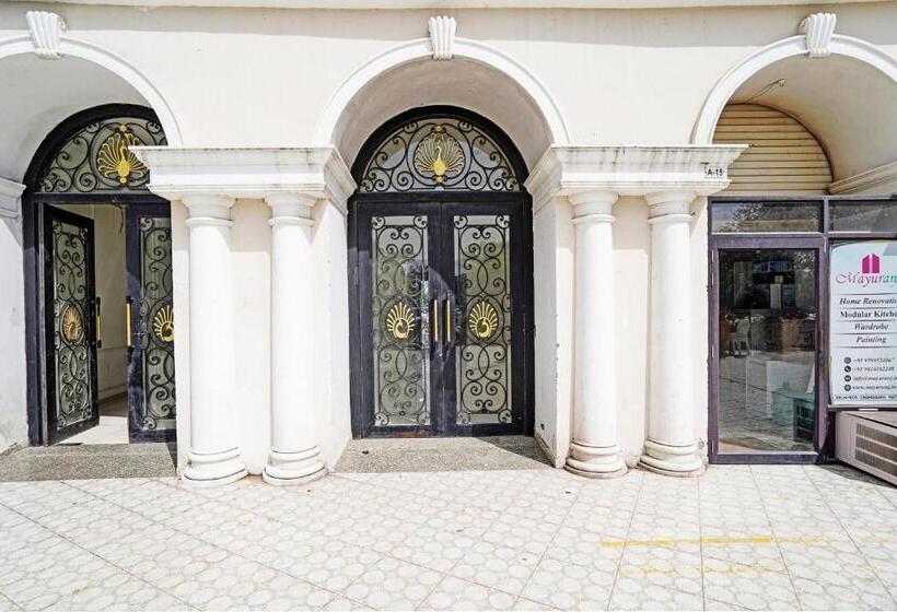 ホテル O Anirbhav Dham