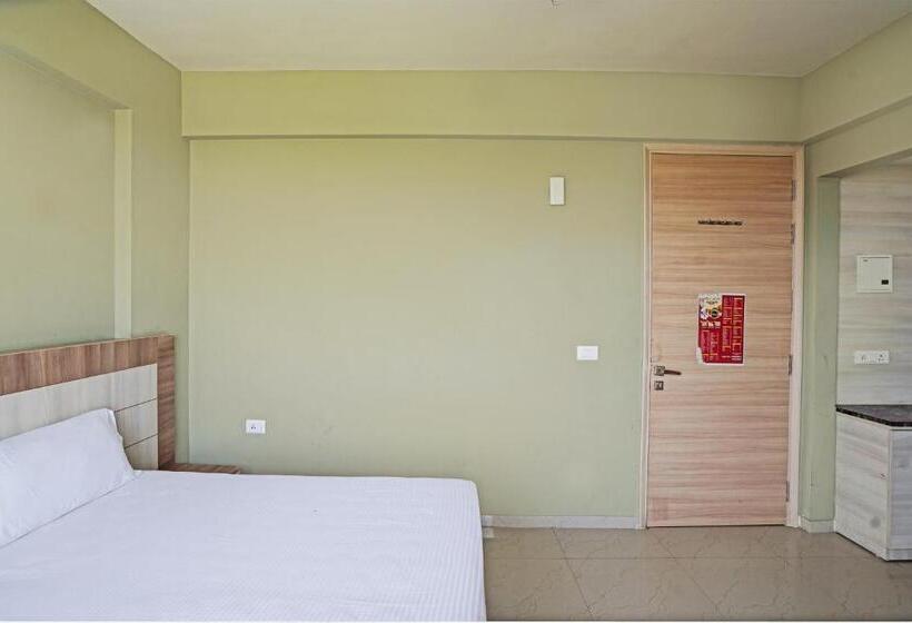 ホテル O Anirbhav Dham