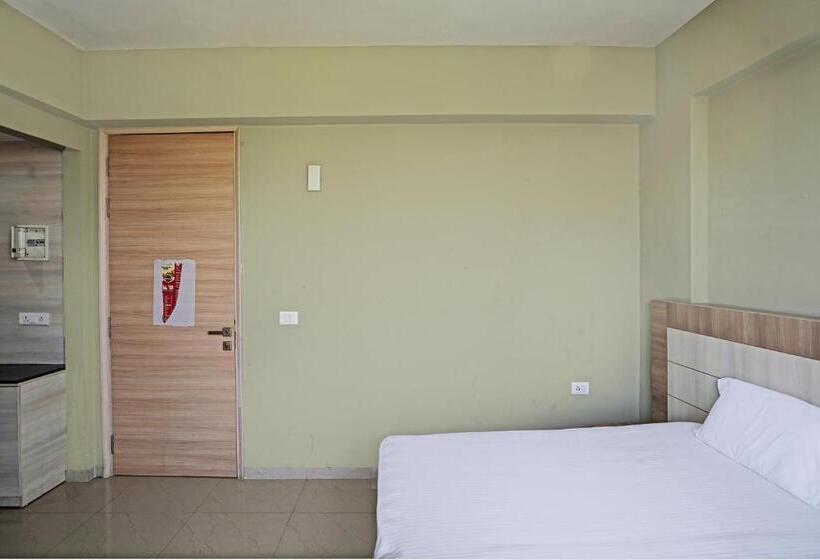 ホテル O Anirbhav Dham