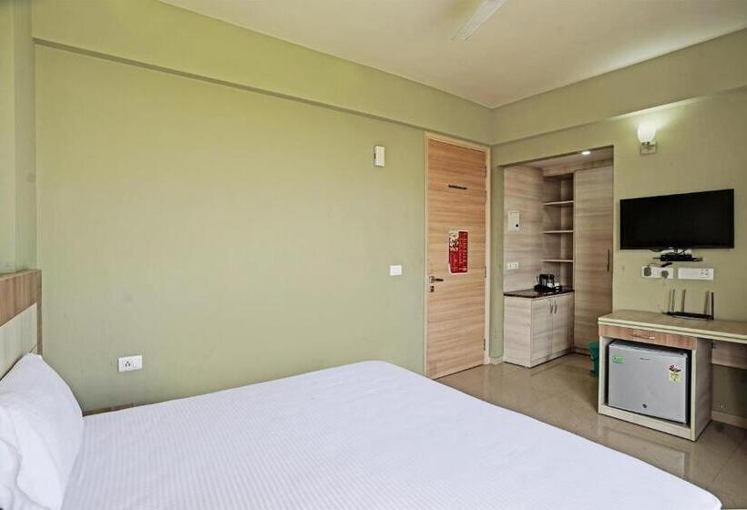 ホテル O Anirbhav Dham