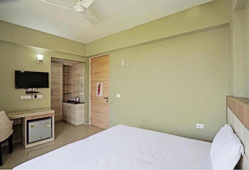 ホテル O Anirbhav Dham