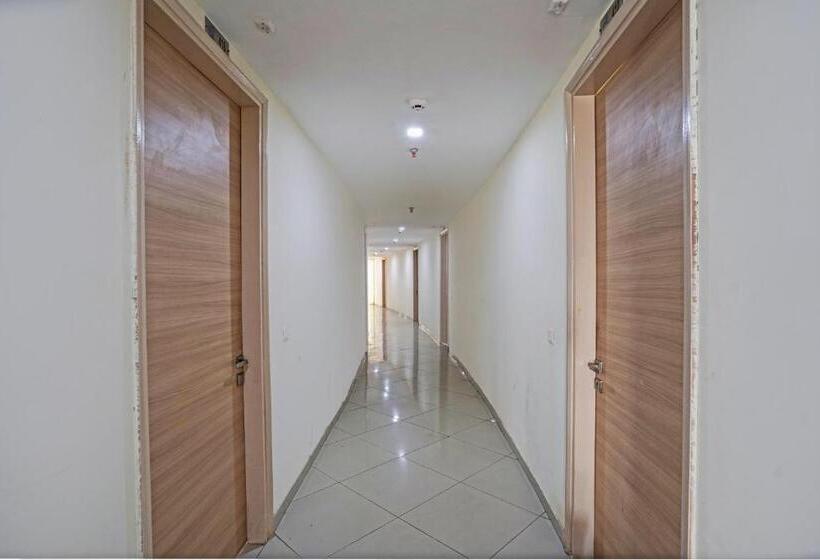 ホテル O Anirbhav Dham