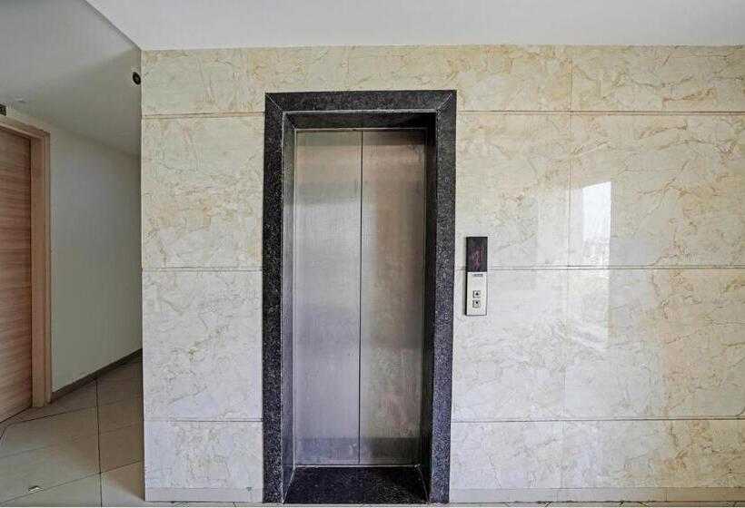 ホテル O Anirbhav Dham