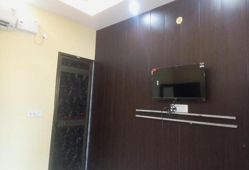 Hotel Madhur Kunj Ayodhya