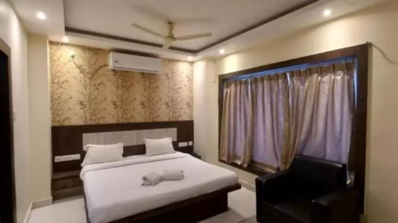 ホテル Home Town Puri Near Temple & Golden Beach  Lift  Wifi With Restaurant Facilities  By Morservices