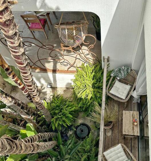 민박 One Thousand Waves