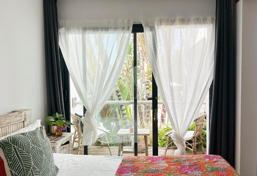 민박 One Thousand Waves