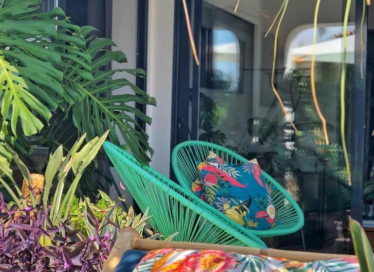 민박 One Thousand Waves