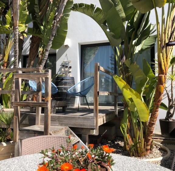 민박 One Thousand Waves