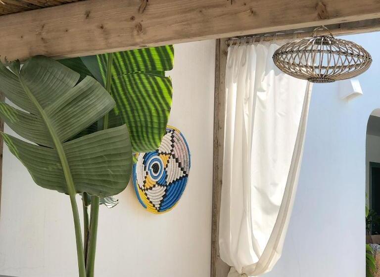 민박 One Thousand Waves