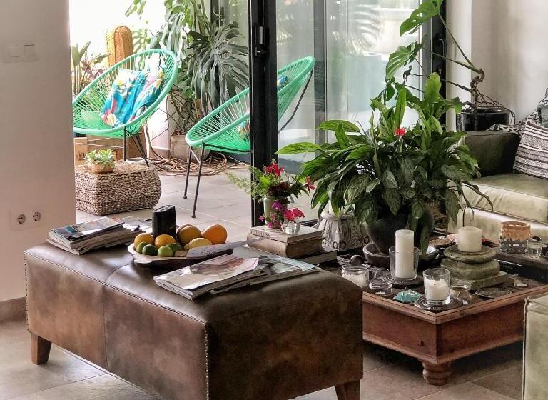 민박 One Thousand Waves