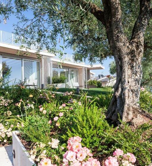 צימר San Colombano Suites