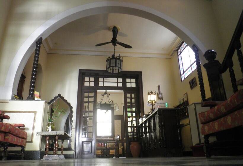 Emperatriz Hotel Familiar