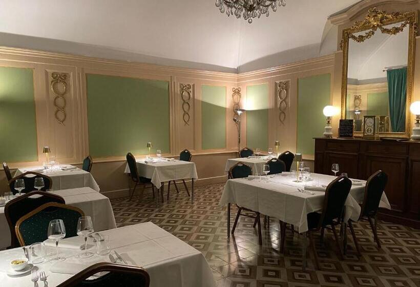 ホテル Château De Servanes