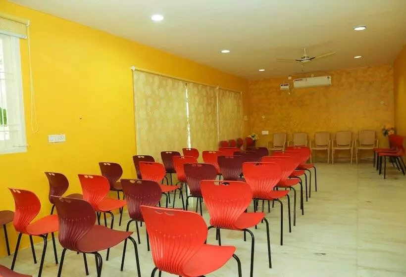ホテル Oyo Apartments Near Balaji Colony