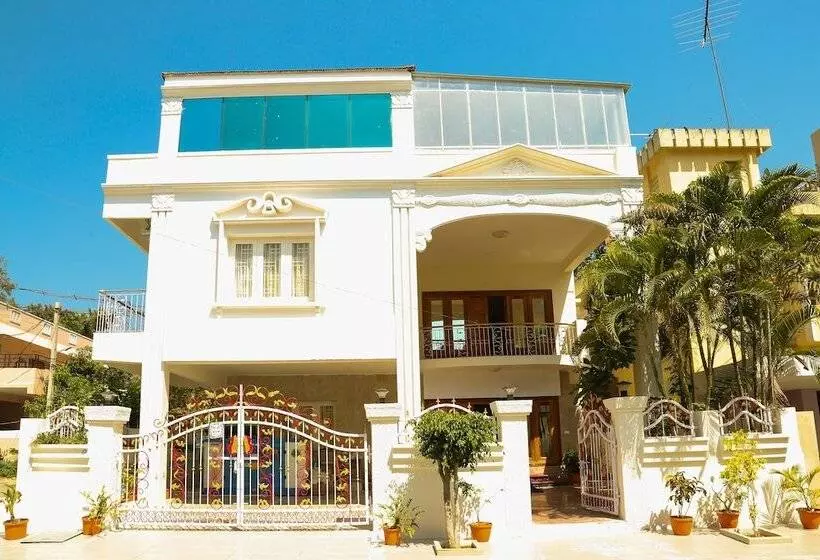 ホテル Oyo Apartments Near Balaji Colony