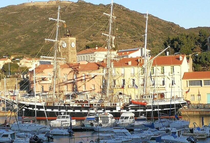 Отель Sur Le Quai