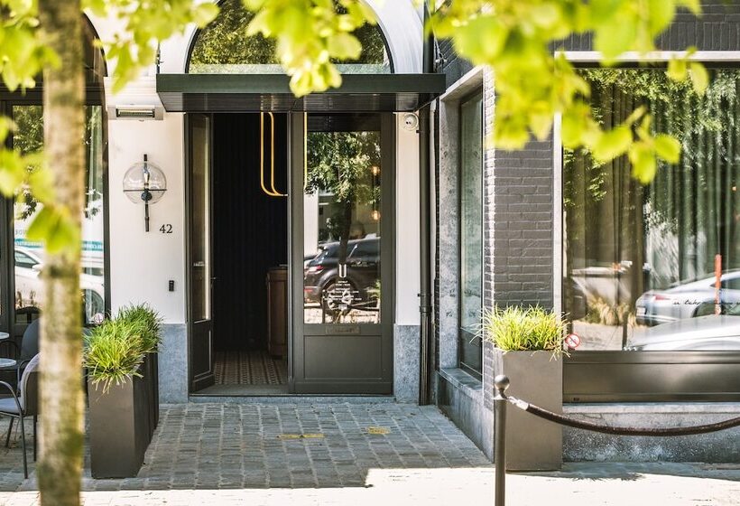 هتل U Eat & Sleep Antwerp
