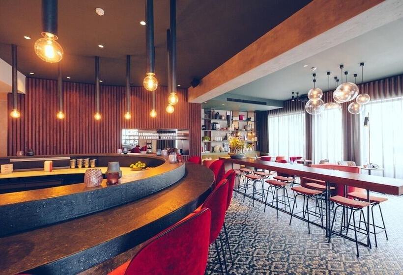 هتل U Eat & Sleep Antwerp