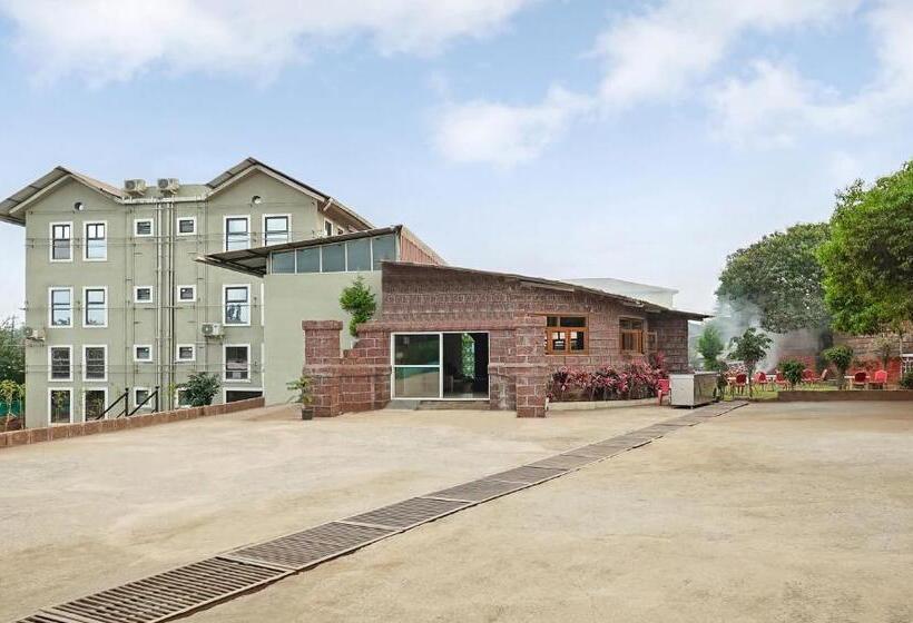 Treebo Vhyomaan Resort