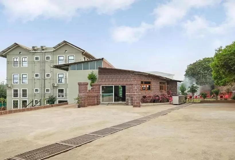 Treebo Vhyomaan Resort