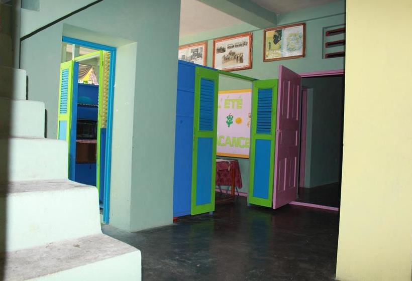 تختخواب و صبحانه Ecole Les Poupons