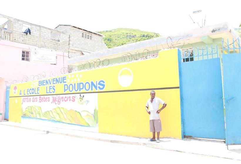 تختخواب و صبحانه Ecole Les Poupons