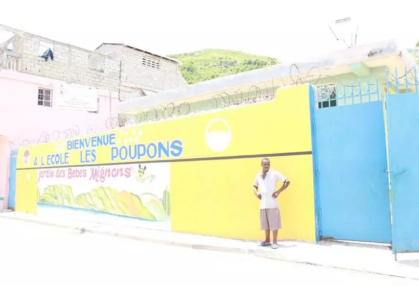 تختخواب و صبحانه Ecole Les Poupons