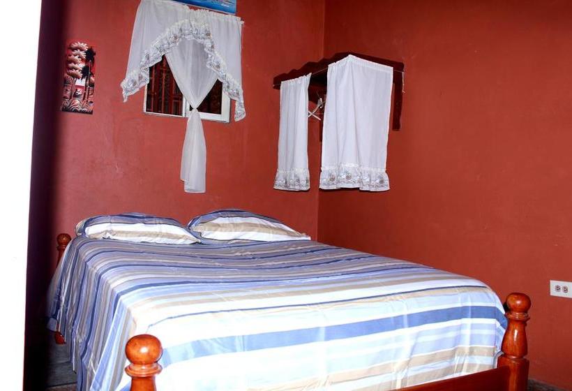 تختخواب و صبحانه Ecole Les Poupons