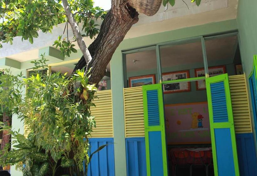 تختخواب و صبحانه Ecole Les Poupons