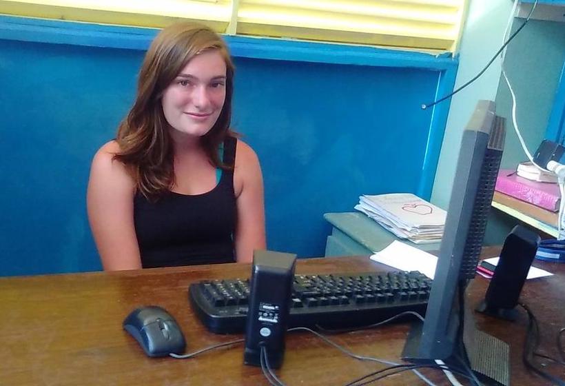 تختخواب و صبحانه Ecole Les Poupons